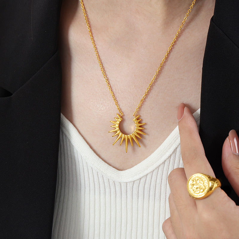 18K gold trendy and fashionable C-shaped star design simple style necklace Gold 46b20d97-f443-47a7-b8dc-1101a2f6cbff Artshiney
