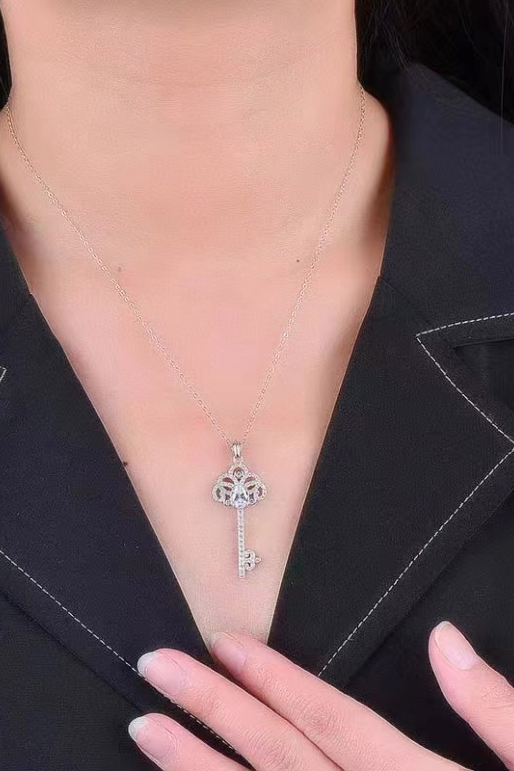 1 Carat Moissanite Key Pendant Necklace 00133a13eb1843928465376e85c85588-Max Trendsi