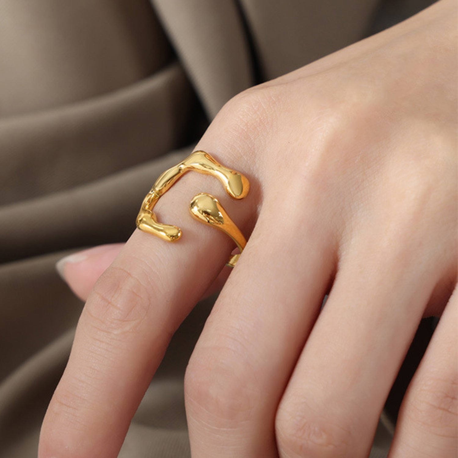 18K Gold-Plated Irregular Open Ring 03019c4d-e03b-4a17-ab23-577ff890e8fb-Max Trendsi