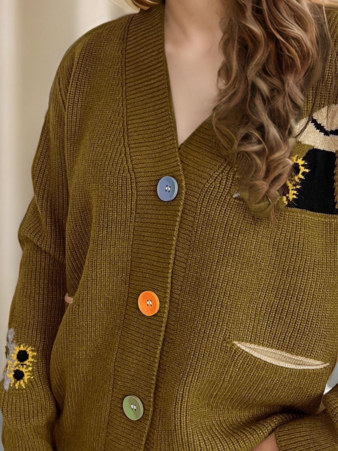 Contrast Button V-Neck Long Sleeve Cardigan 0454433d-7e61-424e-a4a9-4d2e3533cfb9-Max Glownestbest