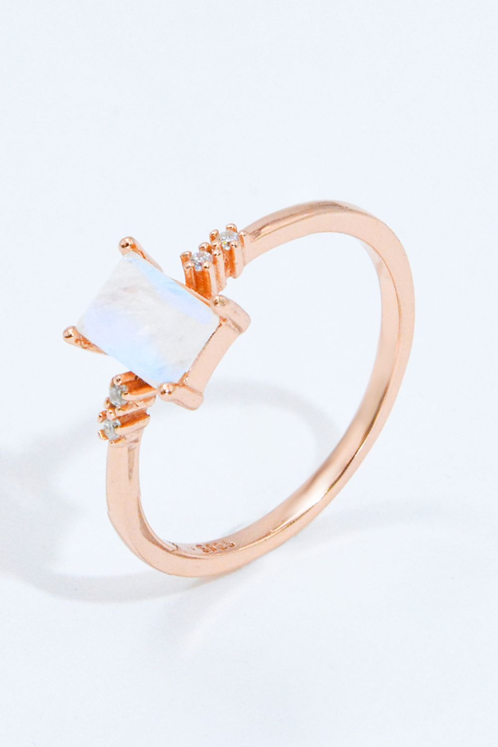 Rectangle Natural Moonstone Ring 079bd1f67b1149dcbc75687efc0a4d18-Max Trendsi