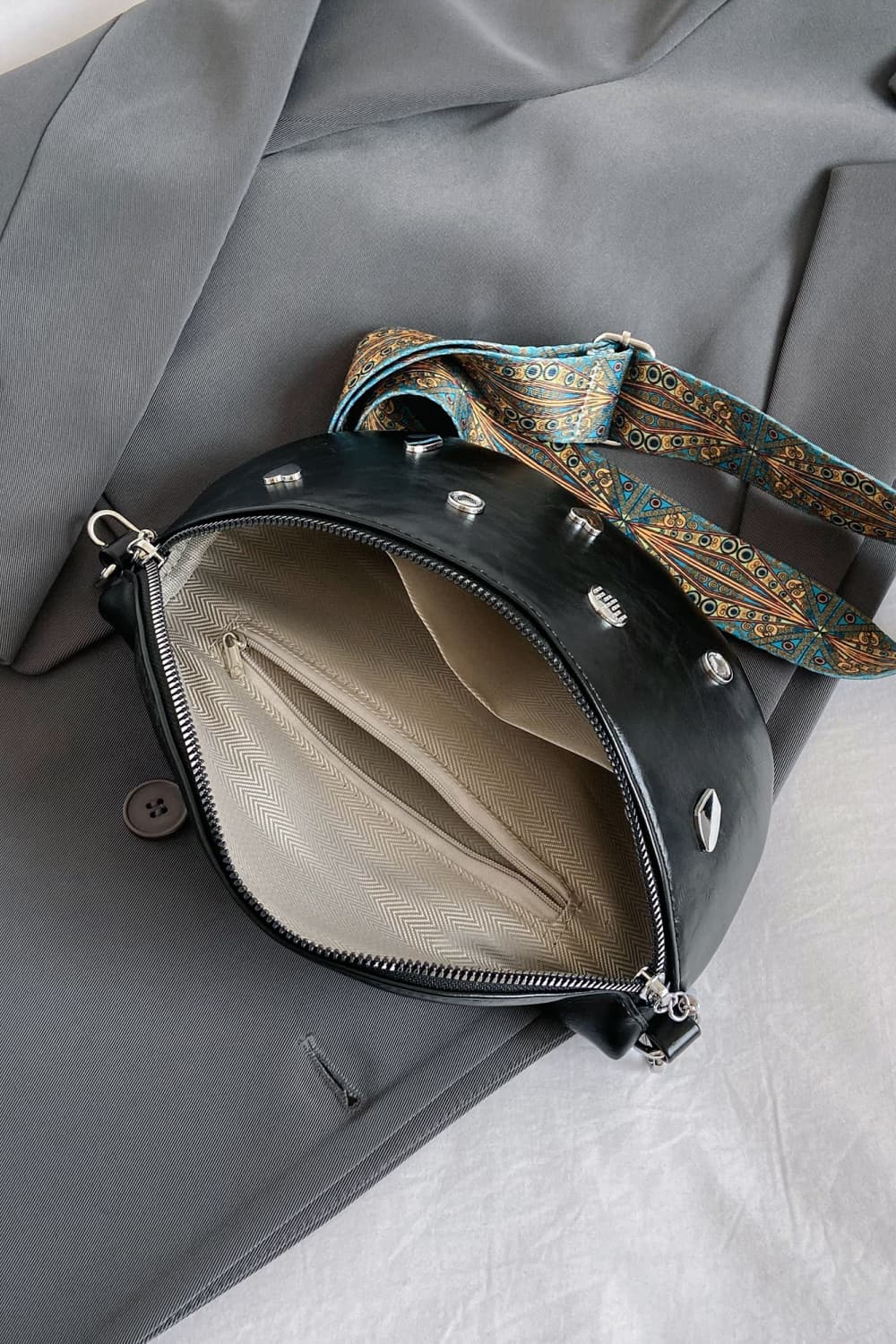 PU Leather Sling Bag 08fbe6b98d604d66b36a15a99b41e5e7-Max Trendsi