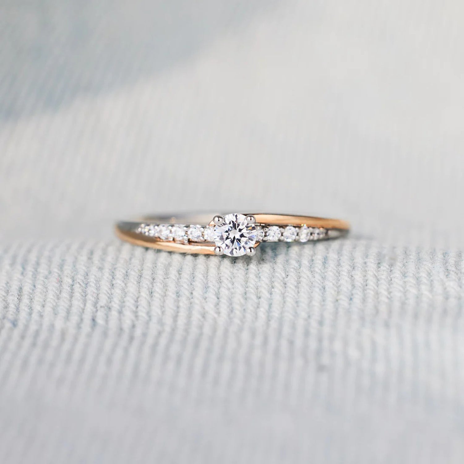Inlaid Zircon Bicolor Rose Gold-Plated Ring 0a5a320f-691b-47f2-ba19-5581e525e96b-Max Trendsi