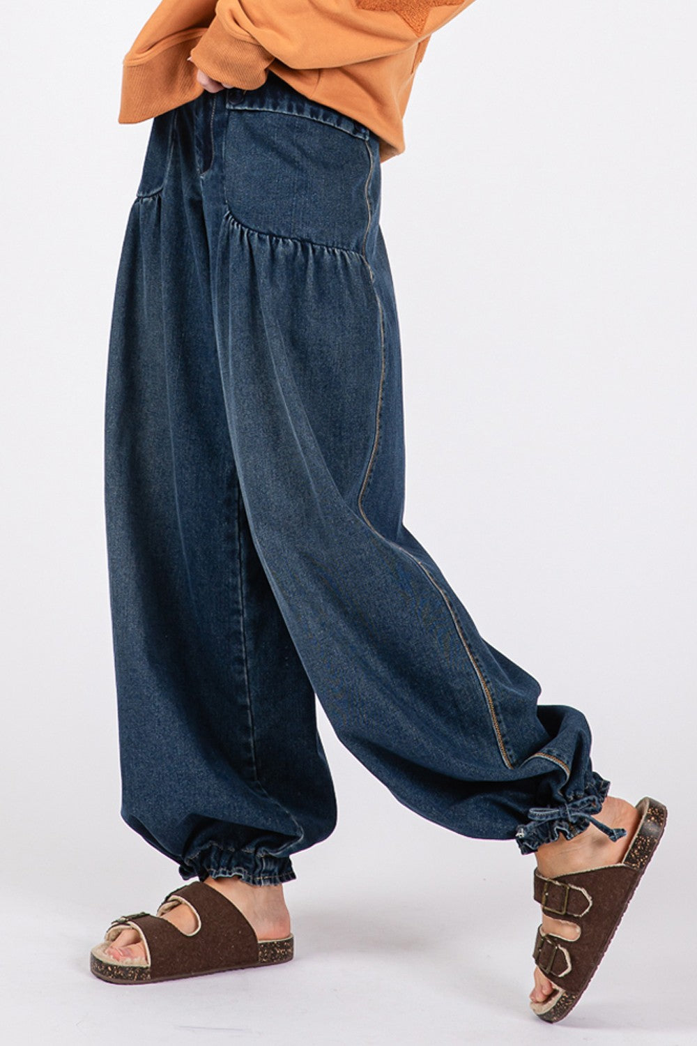 SAGE + FIG Mid-Rise Cargo Jeans with Pockets 0c54123a-2b65-4bf1-a921-37dac7d24ebd-Max Trendsi