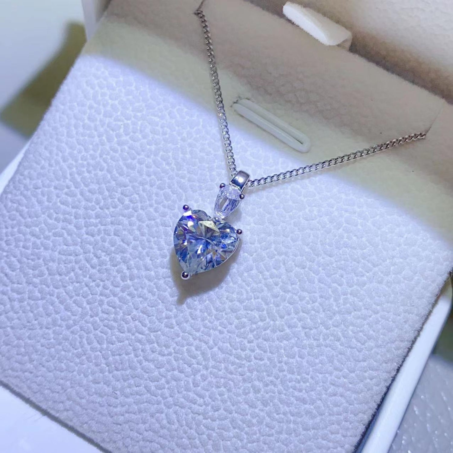 2 Carat Moissanite 925 Sterling Silver Heart Pendant Necklace 0eb87ec1-cfc0-4a37-9322-1d8139a83d2c-Max Trendsi