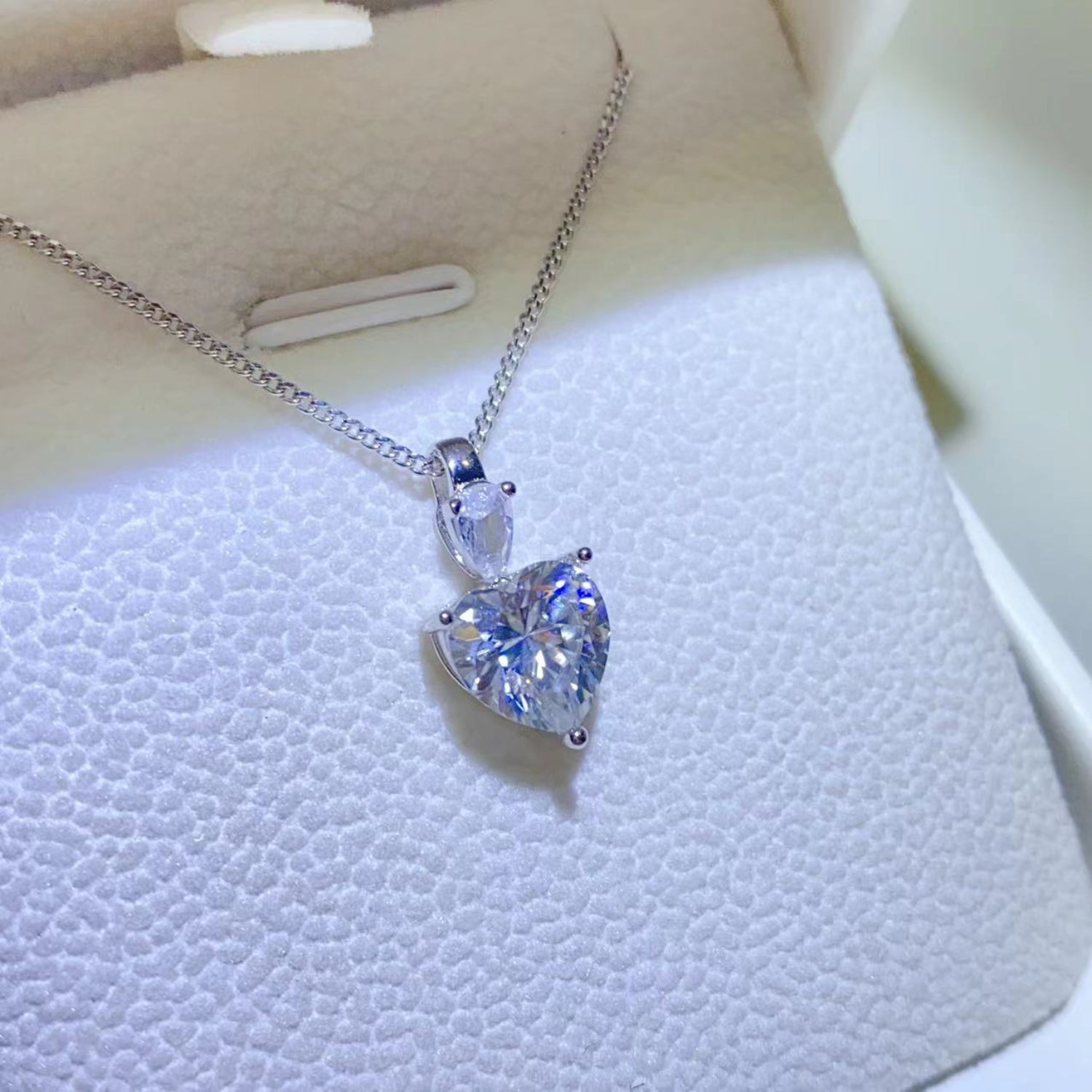2 Carat Moissanite 925 Sterling Silver Heart Pendant Necklace 146b67ed-2a7f-4f97-8137-439f85c7efac-Max Trendsi