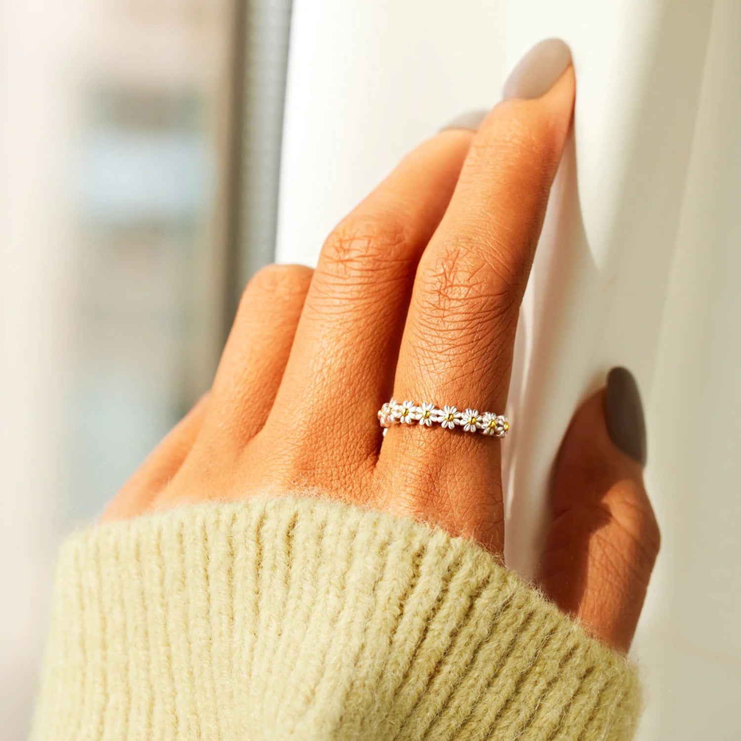 Flower Shape 925 Sterling Silver Ring 1500dd3a-e69d-4841-aa7f-23e1fa7a003c-Max Trendsi