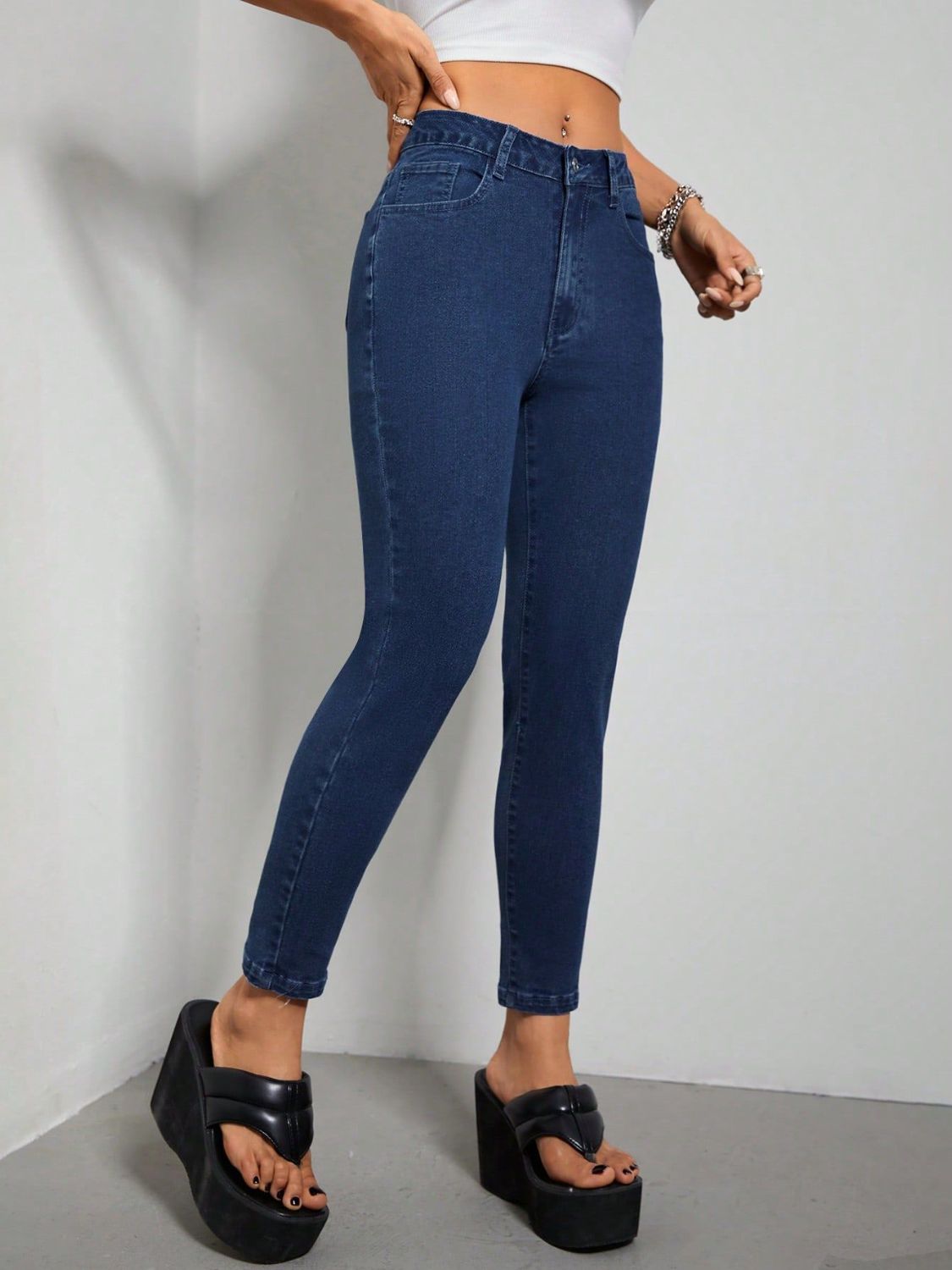 Skinny Jeans with Pockets 16d16872-8c88-454c-9bf9-af74e295152b-Max Trendsi