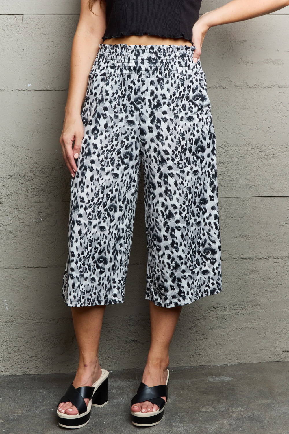 Ninexis Leopard High Waist Flowy Wide Leg Pants with Pockets 1b2cd65e0b694ddca48d881f17f6747b-Max Trendsi