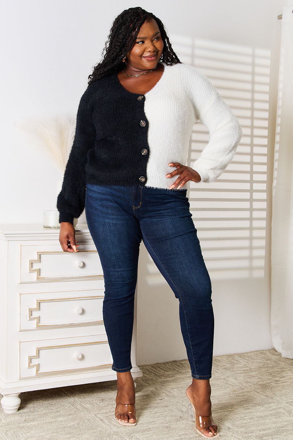 Angel Wings Woven Right Contrast Button-Front V-Neck Cardigan 21ded7f63c314fa7b9f76ee5f4ce9cce-Max Glownestbest