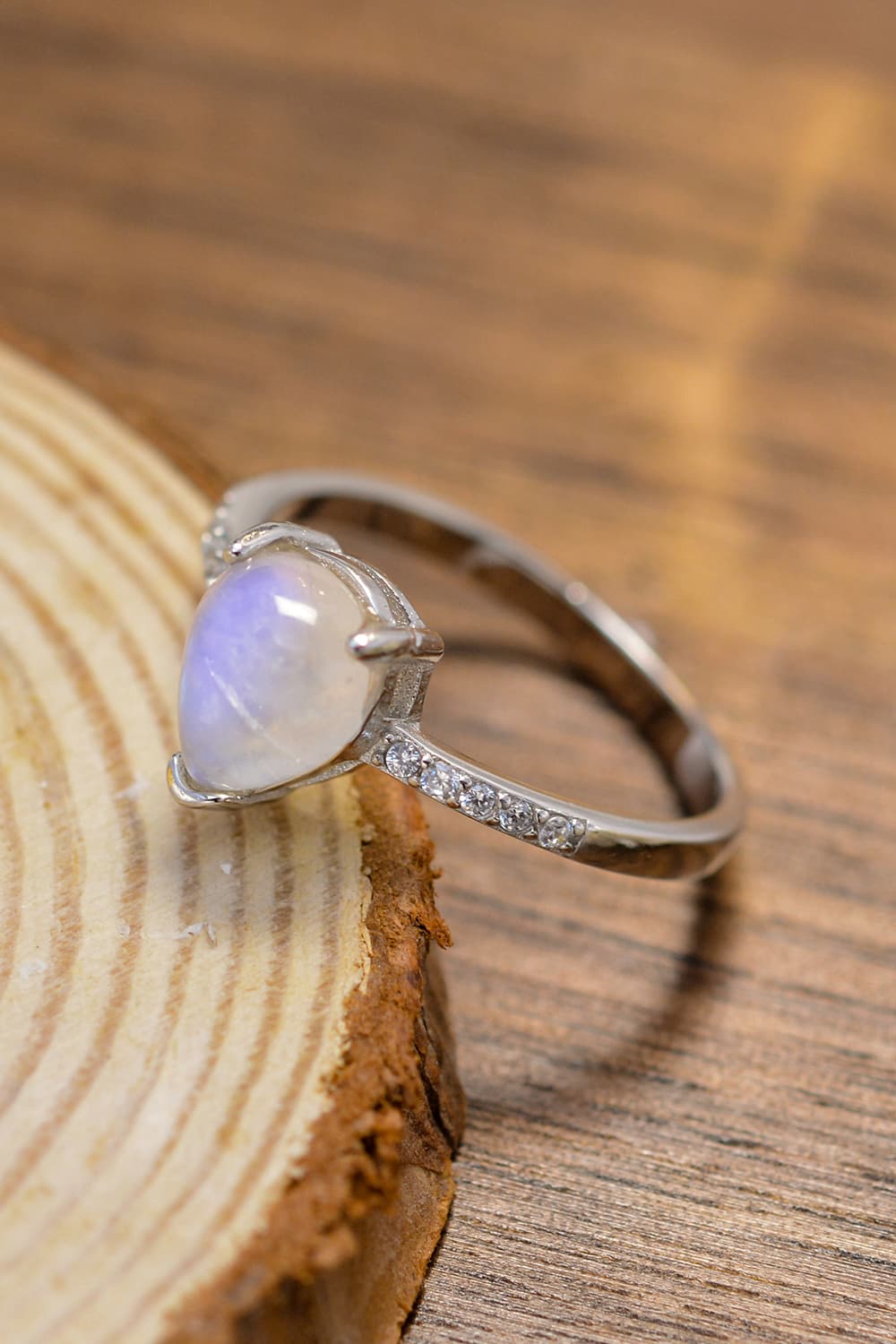 High Quality Natural Moonstone Teardrop Side Stone Ring 25f9b3b4b1be45efa93931db01d4adad-Max Trendsi