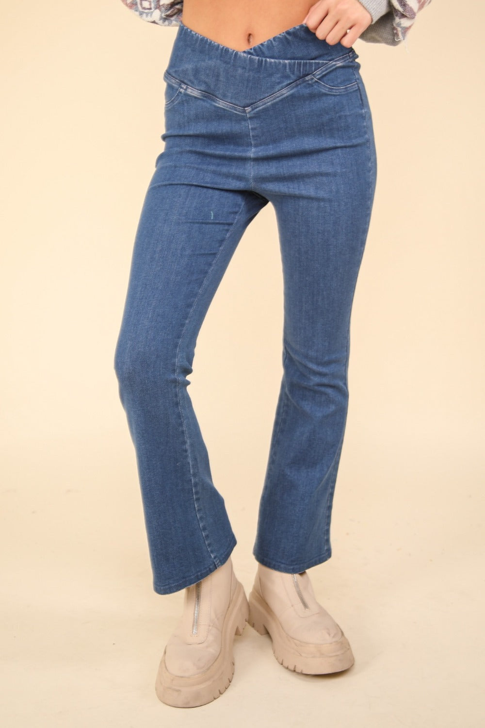 VERY J Washed Denim Stretchy Crossover Waist Leggings Indigo 276cf958-a6a8-42f7-bfa6-495c90716abd-Max Trendsi