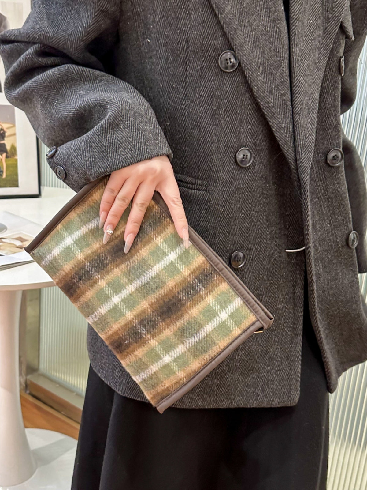 Contrast Plaid Clutch with Zipper 2f81eb4b-3b6e-4c41-ab2a-f48ac3eb3207-Max Trendsi