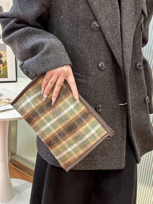 Contrast Plaid Clutch with Zipper 2f81eb4b-3b6e-4c41-ab2a-f48ac3eb3207-Max Trendsi