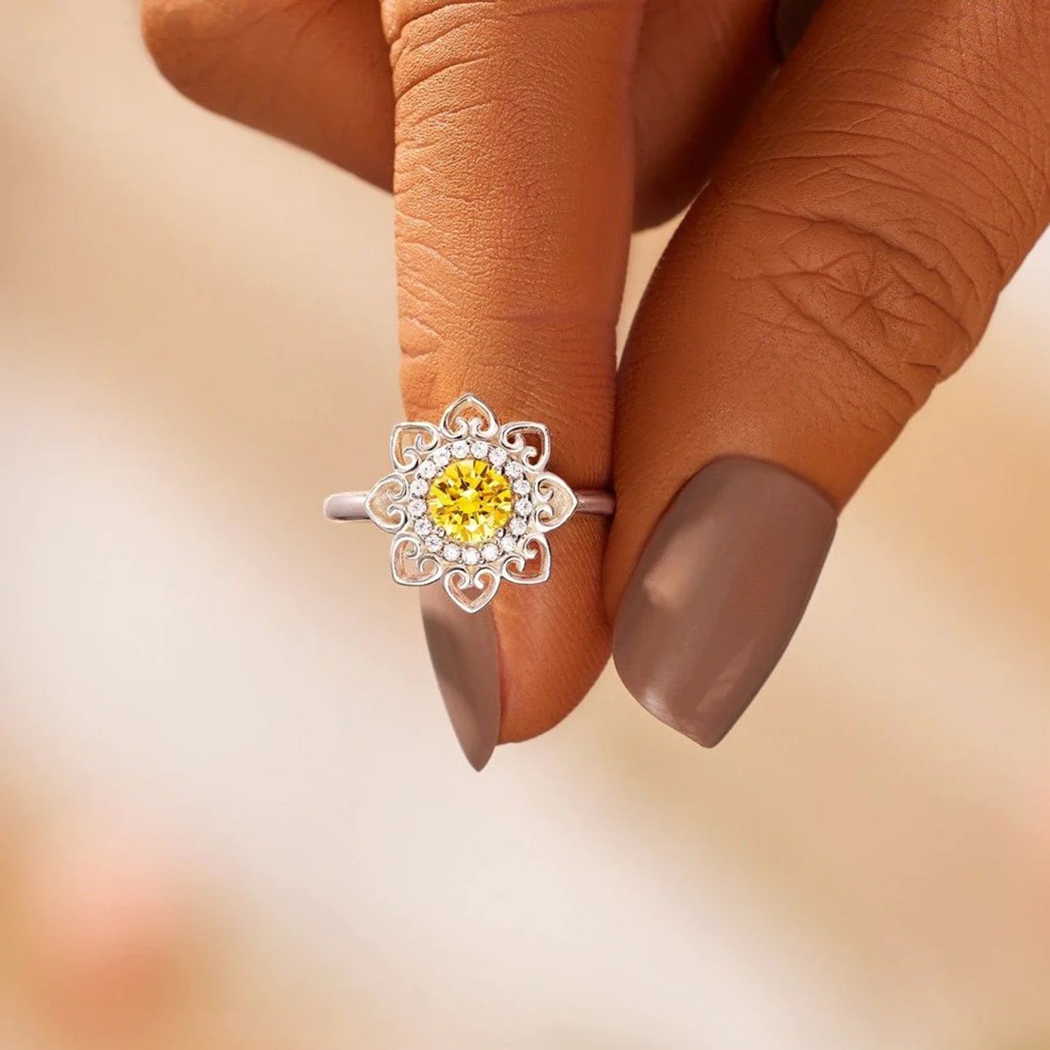 Flower Shape Zircon Platinum-Plated 925 Sterling Silver Ring 319f5938-4703-4d77-9002-8bbe9c5369f0-Max Trendsi