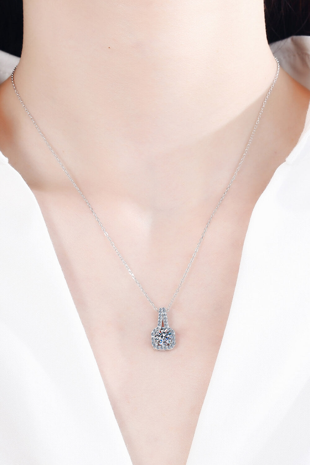 Look Amazing 2 Carat Moissanite Pendant Necklace 3488c7b0765e48a69329169877dd9115-Max Trendsi
