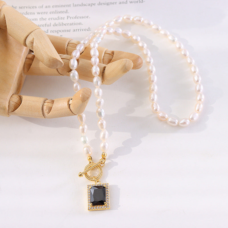 18K gold exquisite dazzling pearl and square inlaid gem design pendant necklace 3499ec84-c3de-4037-b255-2aaccaf6618c Artshiney