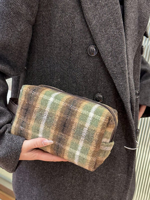 Contrast Plaid Clutch with Zipper 364f9a12-fae0-4c28-a63f-2e22b5936cf2-Max Trendsi