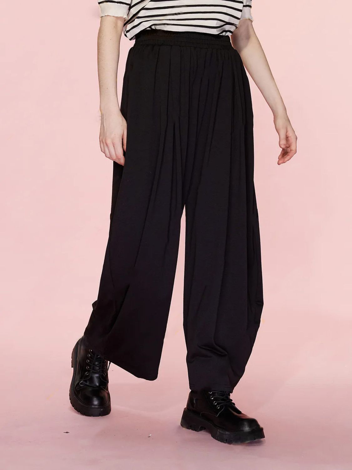 Elastic Waist Wide Leg Pants with Pockets Black 37dbf3f9-d8ac-4f66-85ff-aed3e01079dc-Max Trendsi