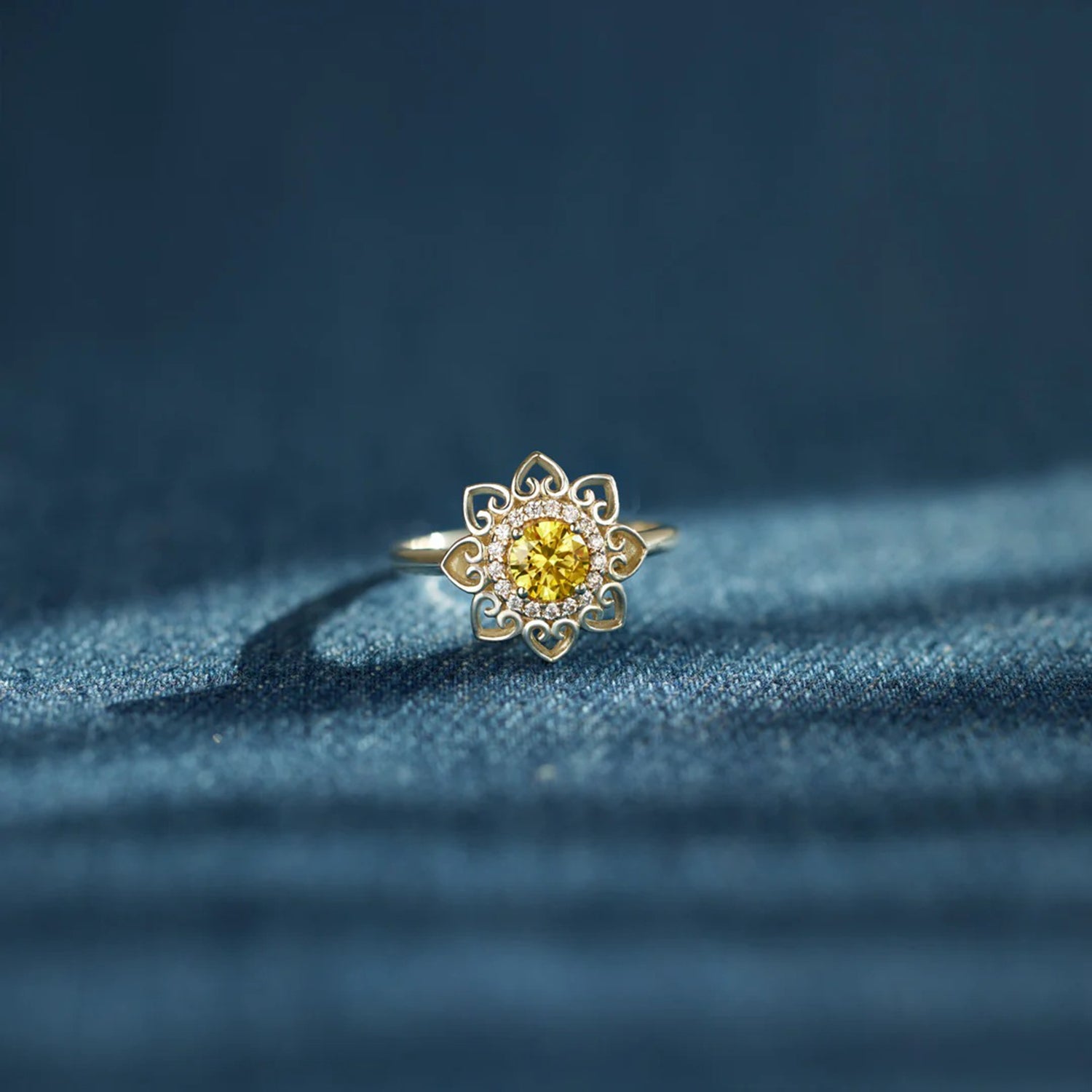Flower Shape Zircon Platinum-Plated 925 Sterling Silver Ring 3e9701b9-7ca6-4a58-b12e-7ba38d8159d4-Max Trendsi