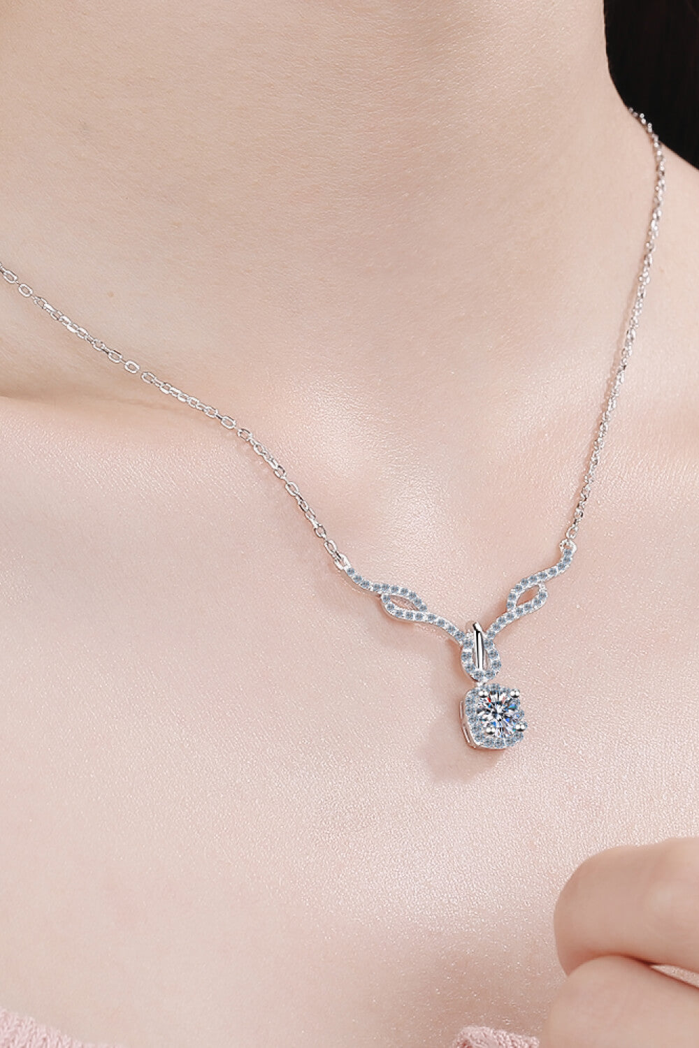 Right On Trend Moissanite Pendant Necklace 4093cc156f944454a2090650be93f3ad-Max Trendsi