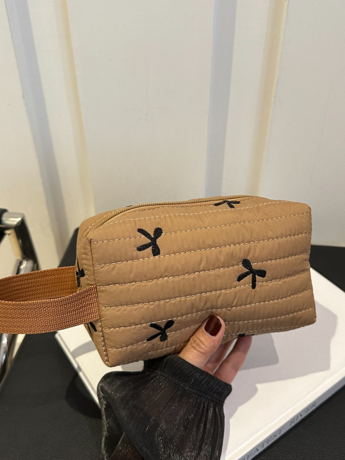 Texture Contrast Bow Wristlet 41b583f7-6647-4299-b41d-1c073bebf2b4-Max Trendsi