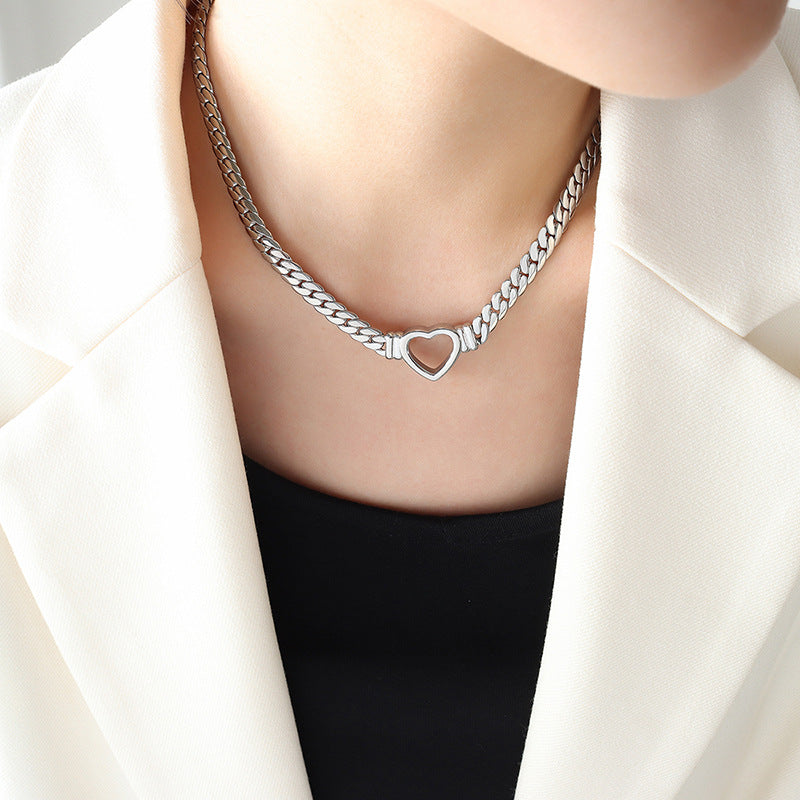 18K Gold Exquisite Hollow Heart Design Versatile Necklace 45aa093d-5336-4596-b9a4-fc2b150472a4 Artshiney