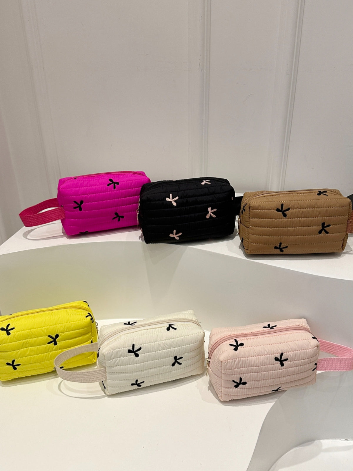 Texture Contrast Bow Wristlet 463eac8a-94fe-4ddd-9912-5604b374999a-Max Trendsi