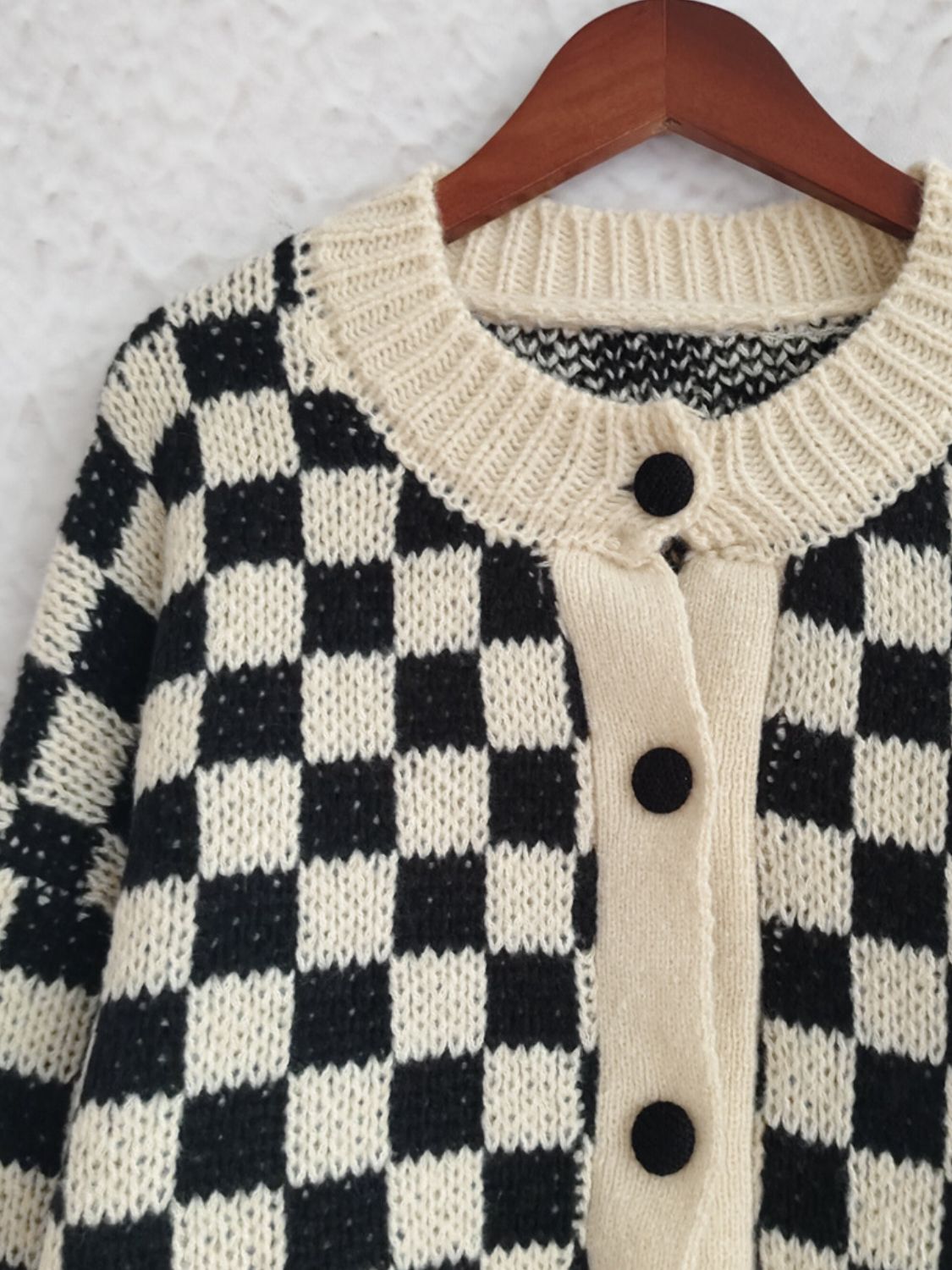 Checkered Button Up Round Neck Cardigan 4739f43c-1f8e-4b48-a4f0-a952d9ef4af5-Max Glownestbest