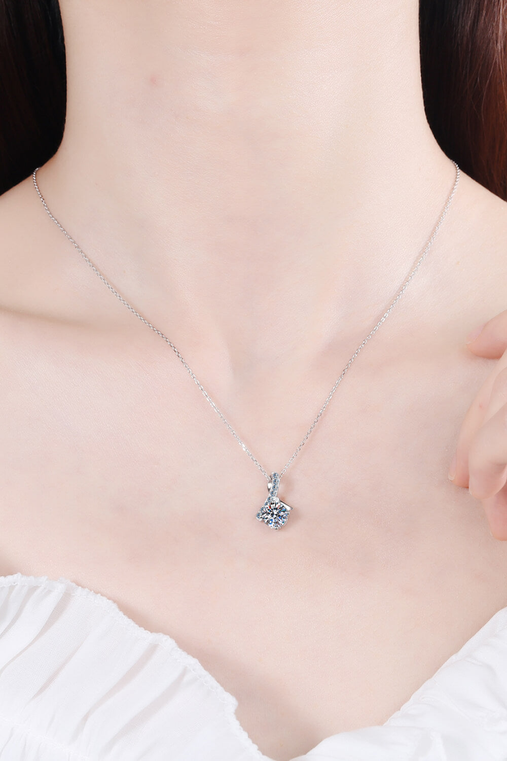 Unique and Chic Moissanite Pendant Necklace 4a3f1185d5d746ec9e70cc265ae72364-Max Trendsi