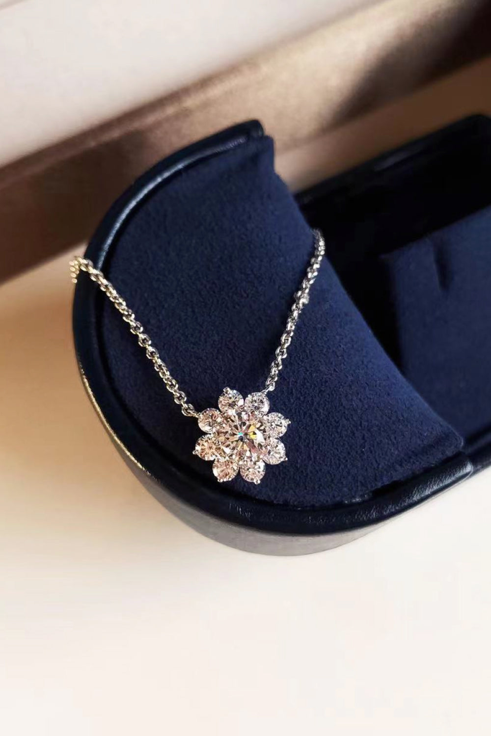 1 Carat Moissanite Floral Pendant Necklace 50dfb908d22a441e8d58c69f51d51554-Max Trendsi