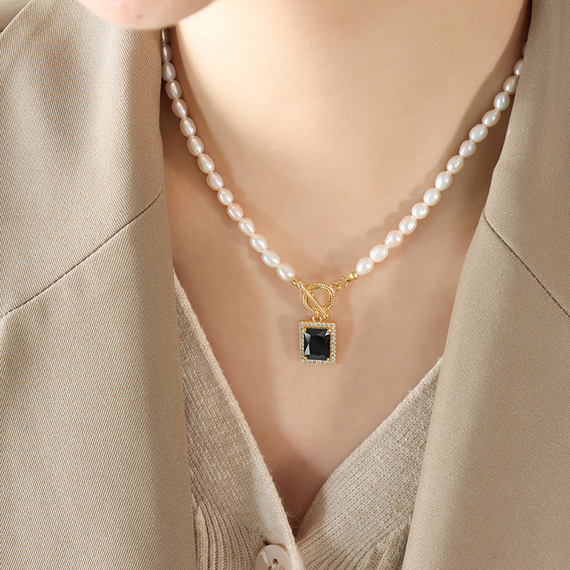 18K gold exquisite dazzling pearl and square inlaid gem design pendant necklace 5246ace2-a8e6-4fd9-89fb-53b6c89ca22c Artshiney