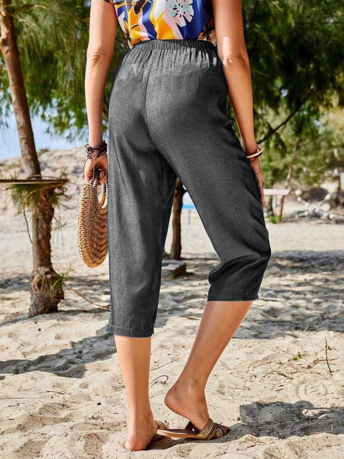 Pocketed Elastic Waist Capris 54aecda1-df72-4233-ab6e-0cd861aa0042-Max Trendsi