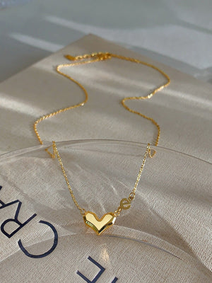 18K gold noble love heart with letter "e" design light luxury style necklace 573f029c-6ad7-4c7b-a629-ab3e6e96cb37 Artshiney