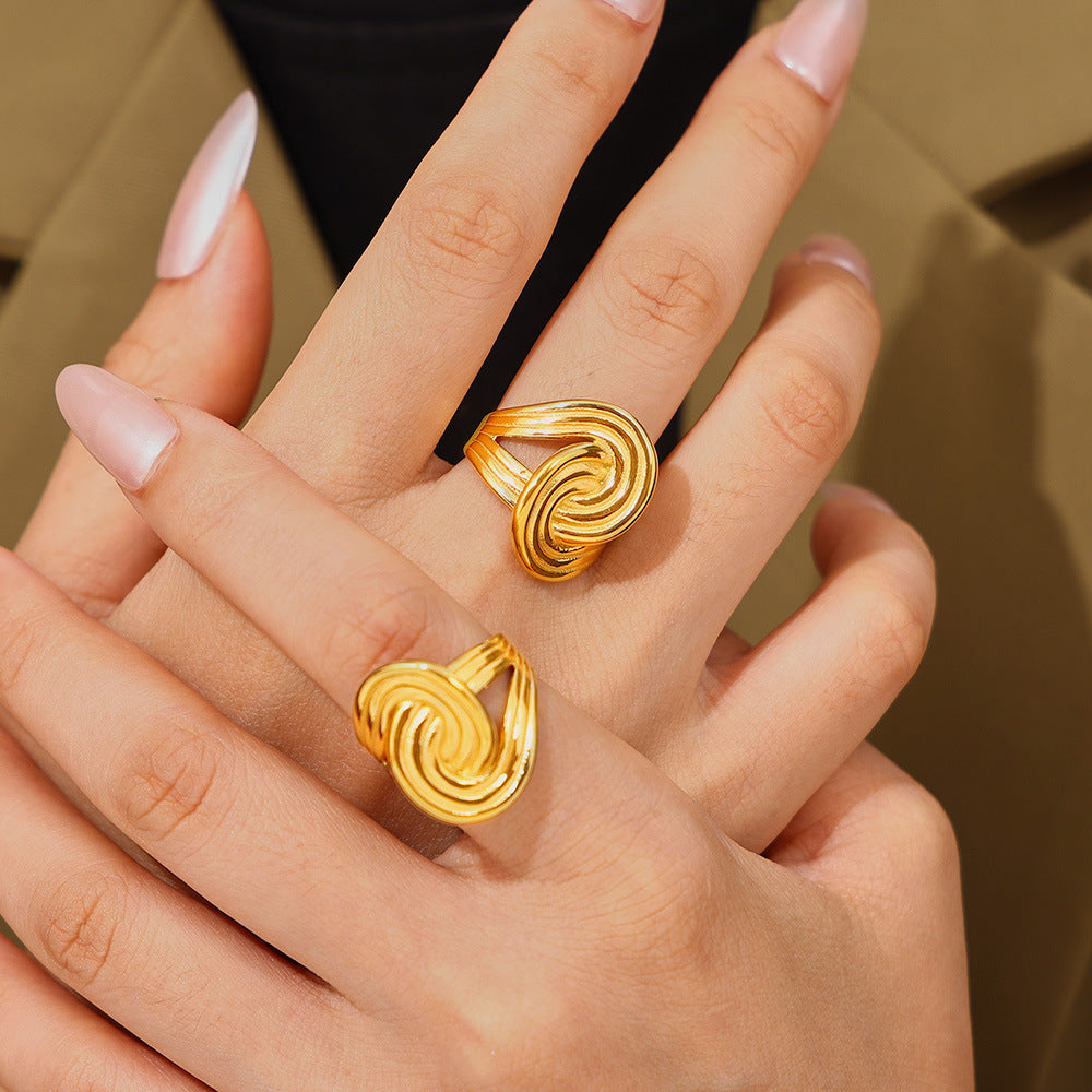 18K Gold-Plated Twisted Ring 58281f56-a1d1-4af4-8962-9babe81f0044-Max Trendsi