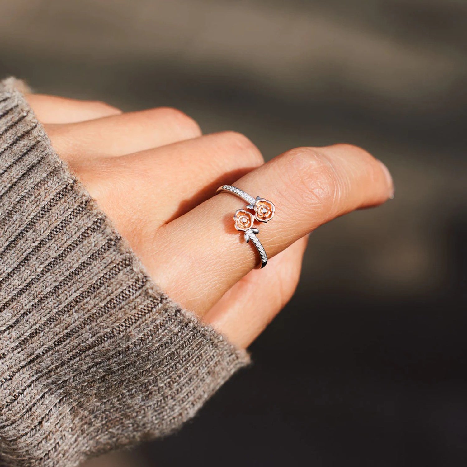 Rose Shape Inlaid Zircon Bypass Ring 587c1b6e-9468-4504-8c01-206696a7f3de-Max Trendsi