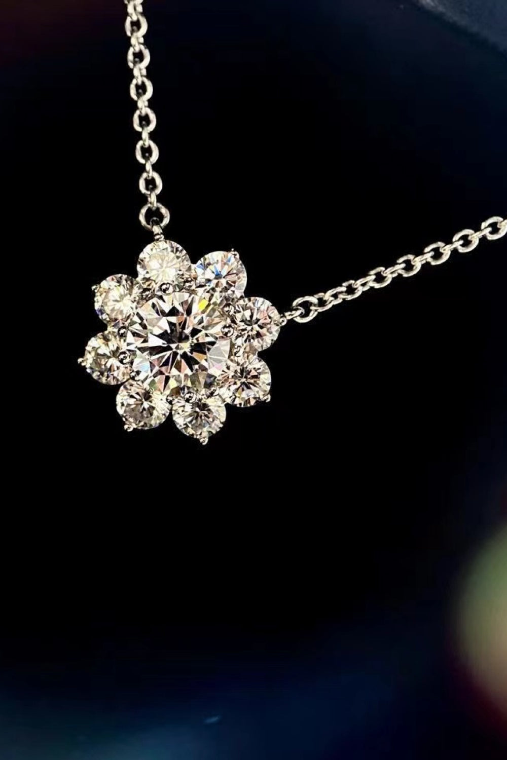 1 Carat Moissanite Floral Pendant Necklace 6794391279a04f5d9f4e670544533ba8-Max Trendsi