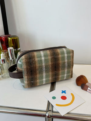 Contrast Plaid Clutch with Zipper 6a1c6c59-20c5-4140-8901-14c1bd10b712-Max Trendsi
