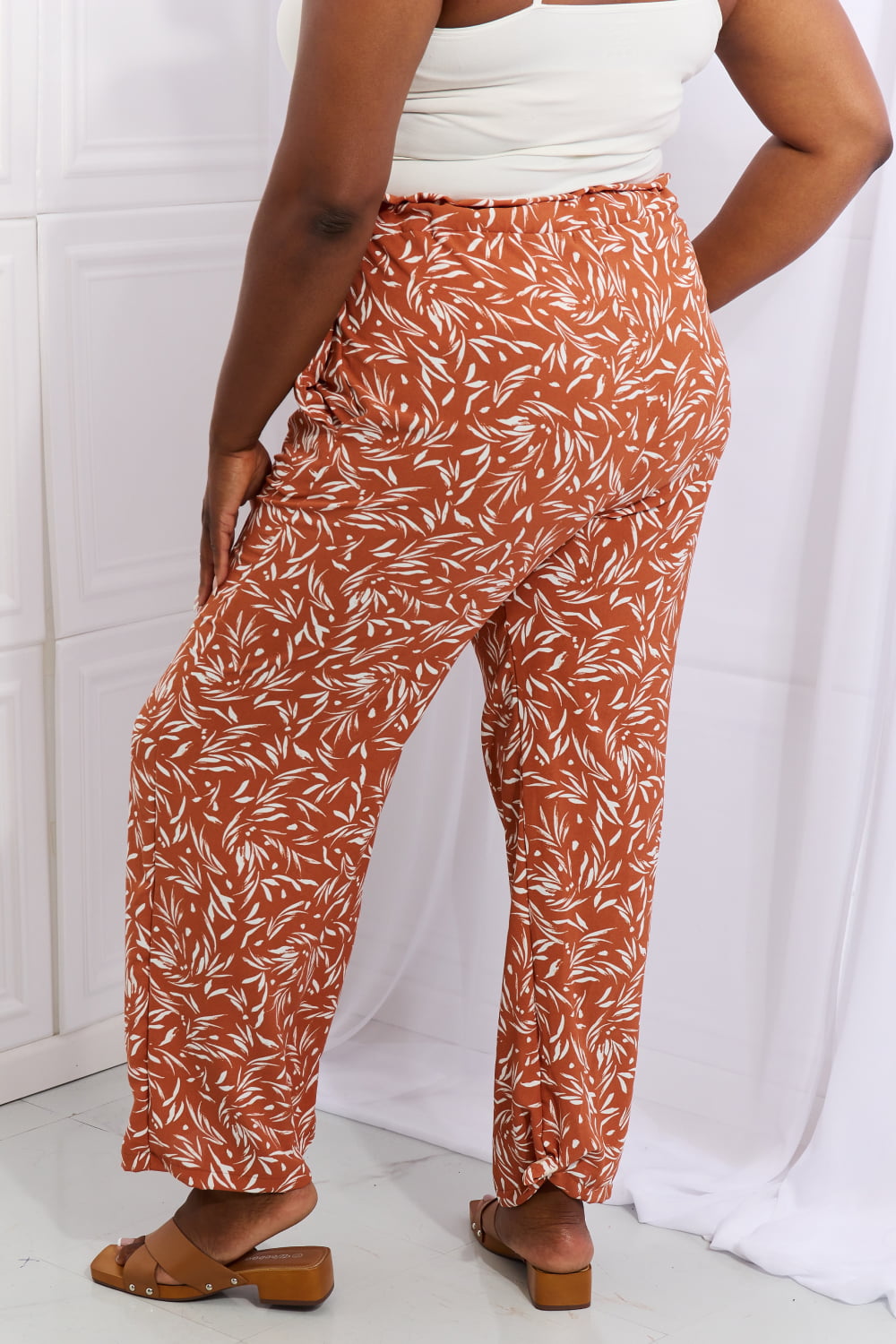 Heimish Right Angle Full Size Geometric Printed Pants in Red Orange 6ef7d9eef6da4d9dbd20a02c11e56151-Max Trendsi