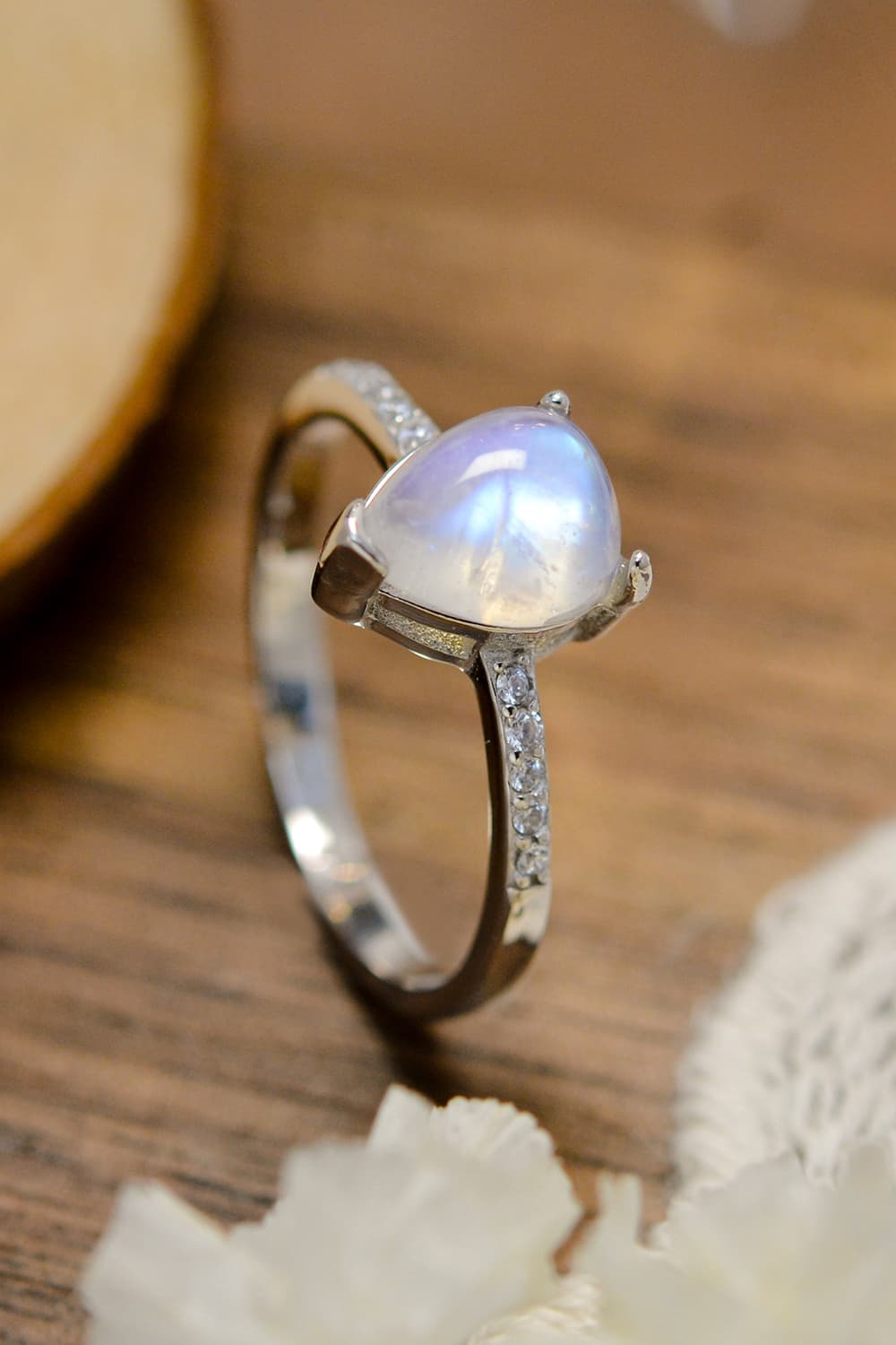 High Quality Natural Moonstone Teardrop Side Stone Ring Silver 70bd86779cfd487b94bf6e8b019659d9-Max Trendsi