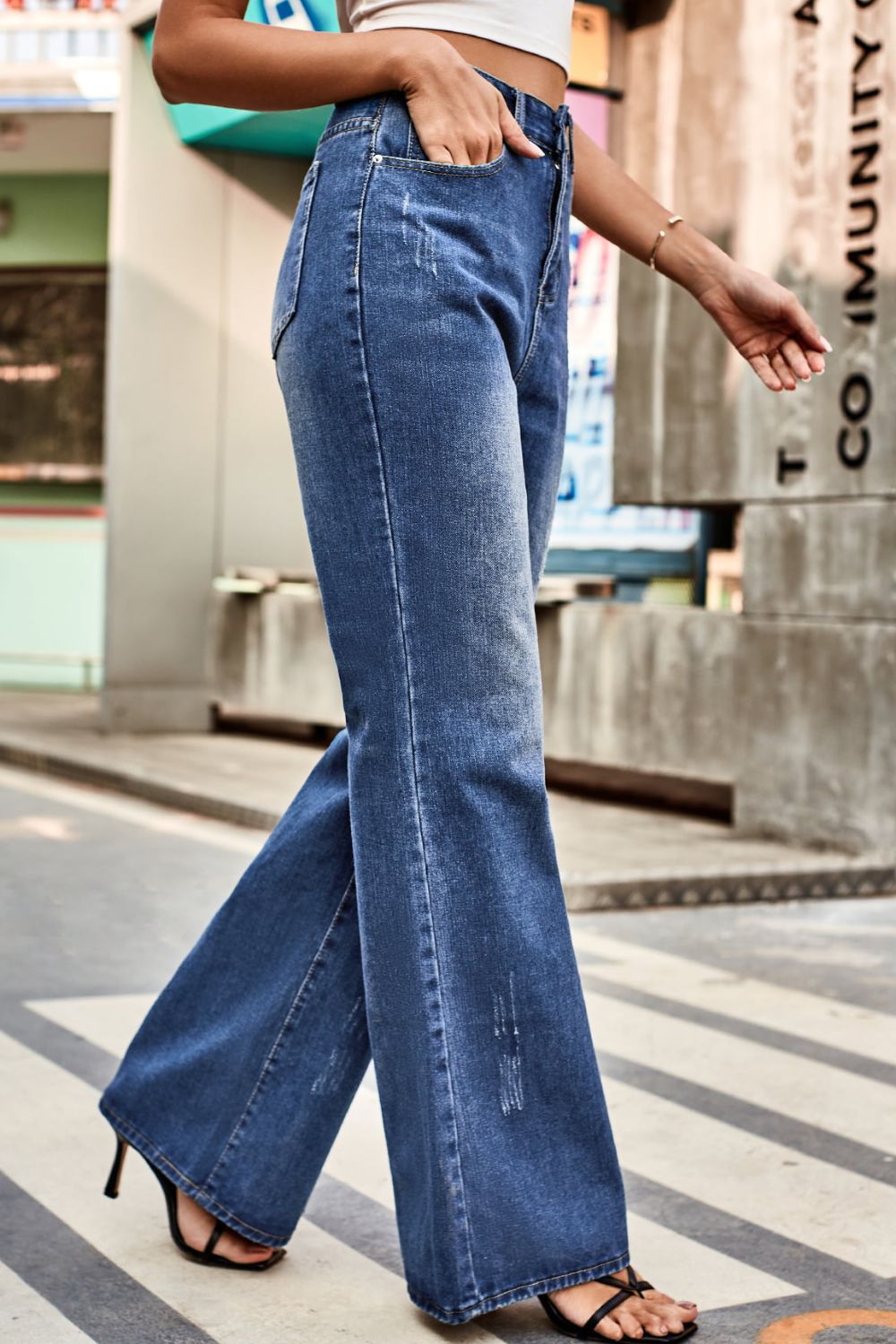 Buttoned Loose Fit Jeans with Pockets 73f84d1ebc7b44efbe511d4e30c8e47d-Max Trendsi