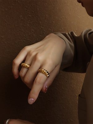Ribbed Titanium Steel Ring 82349bba-e384-4fe6-8769-8aaee5c4e277-Max Trendsi