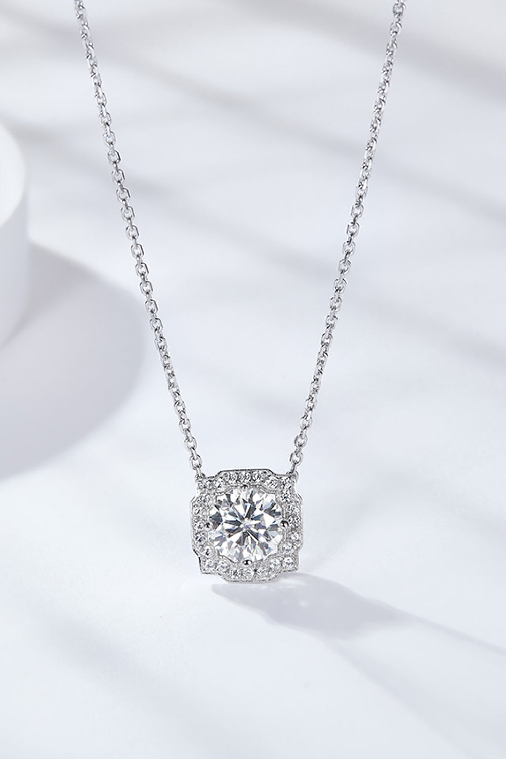 1 Carat Moissanite Flower Shape Pendant Chain Necklace Silver One Size 82ae00f2322148789b25013d1875b832-Max Trendsi