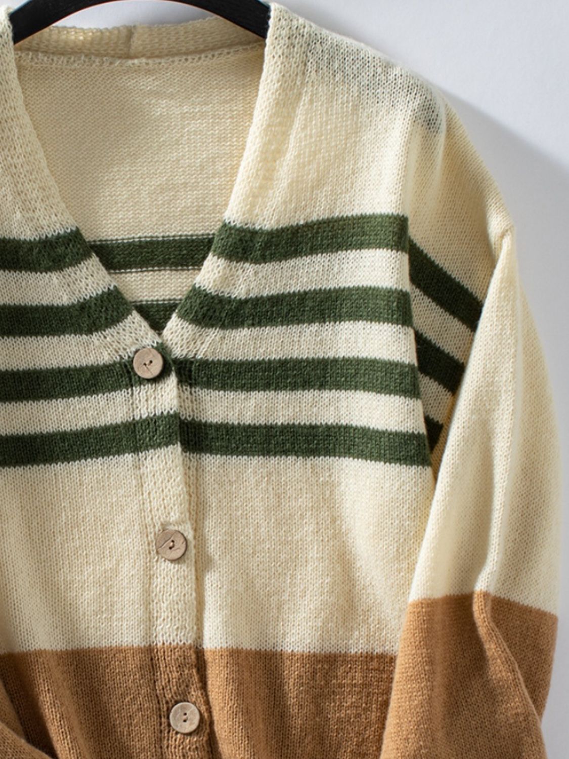 Color Block V-Neck Button Down Long Sleeve Cardigan 854ff6e2-a329-4232-be50-82fe7498dd19-Max Glownestbest