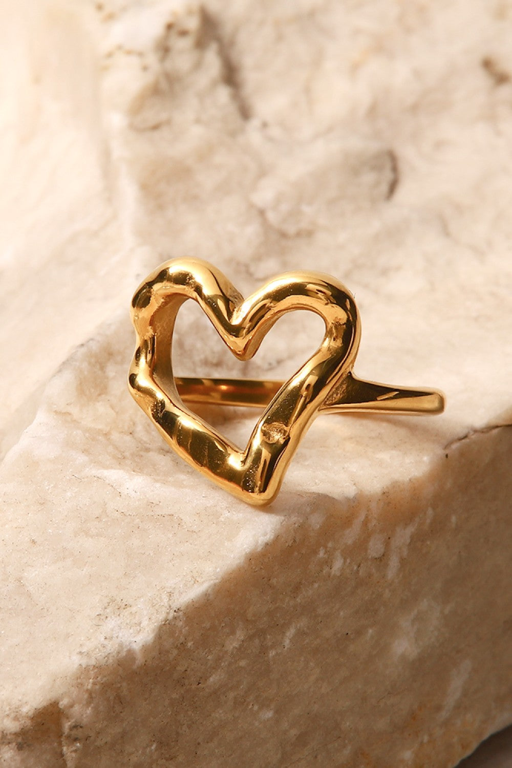18K Gold Plated Heart-Shaped Ring 88b16d125856412fb9e594e9661dab2b-Max Trendsi