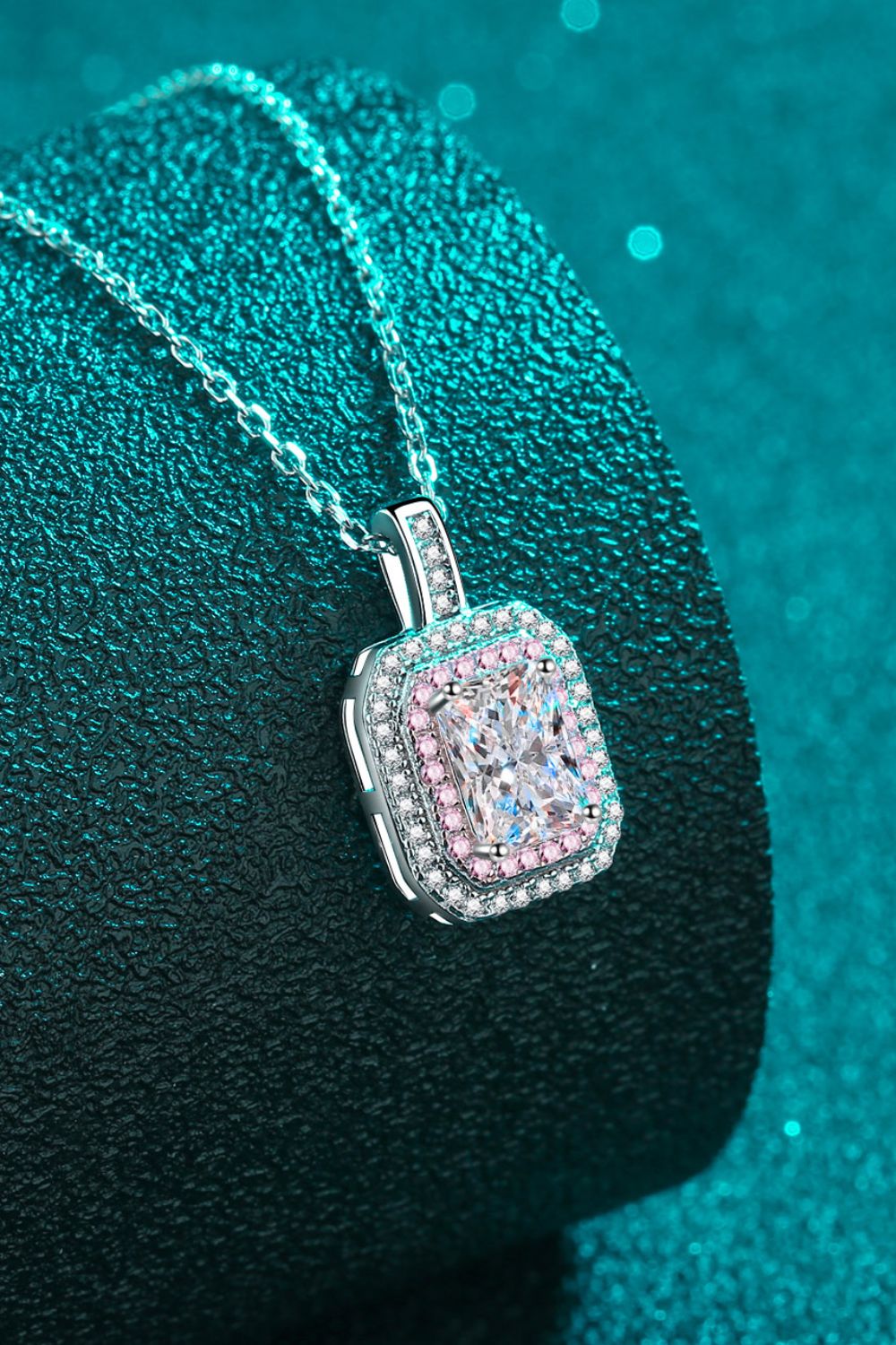 1 Carat Moissanite Geometric Pendant Chain Necklace 8c435d1d0fa34ea38c99d0030014830d-Max Trendsi