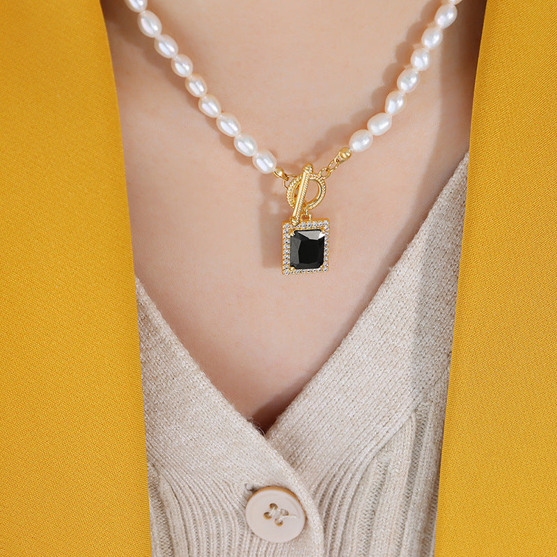 18K gold exquisite dazzling pearl and square inlaid gem design pendant necklace 8d9aa3d4-c7b2-415e-8915-a71363e49f03 Artshiney