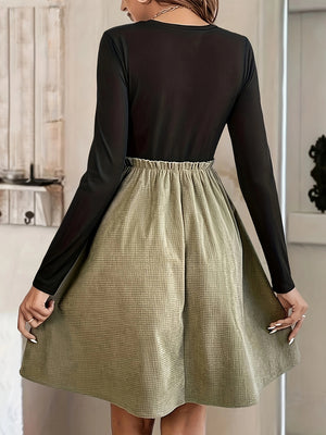 Contrast Round Neck Long Sleeve Dress 93b78119-d005-41bc-ad25-1d2418e69e21-Max Trendsi