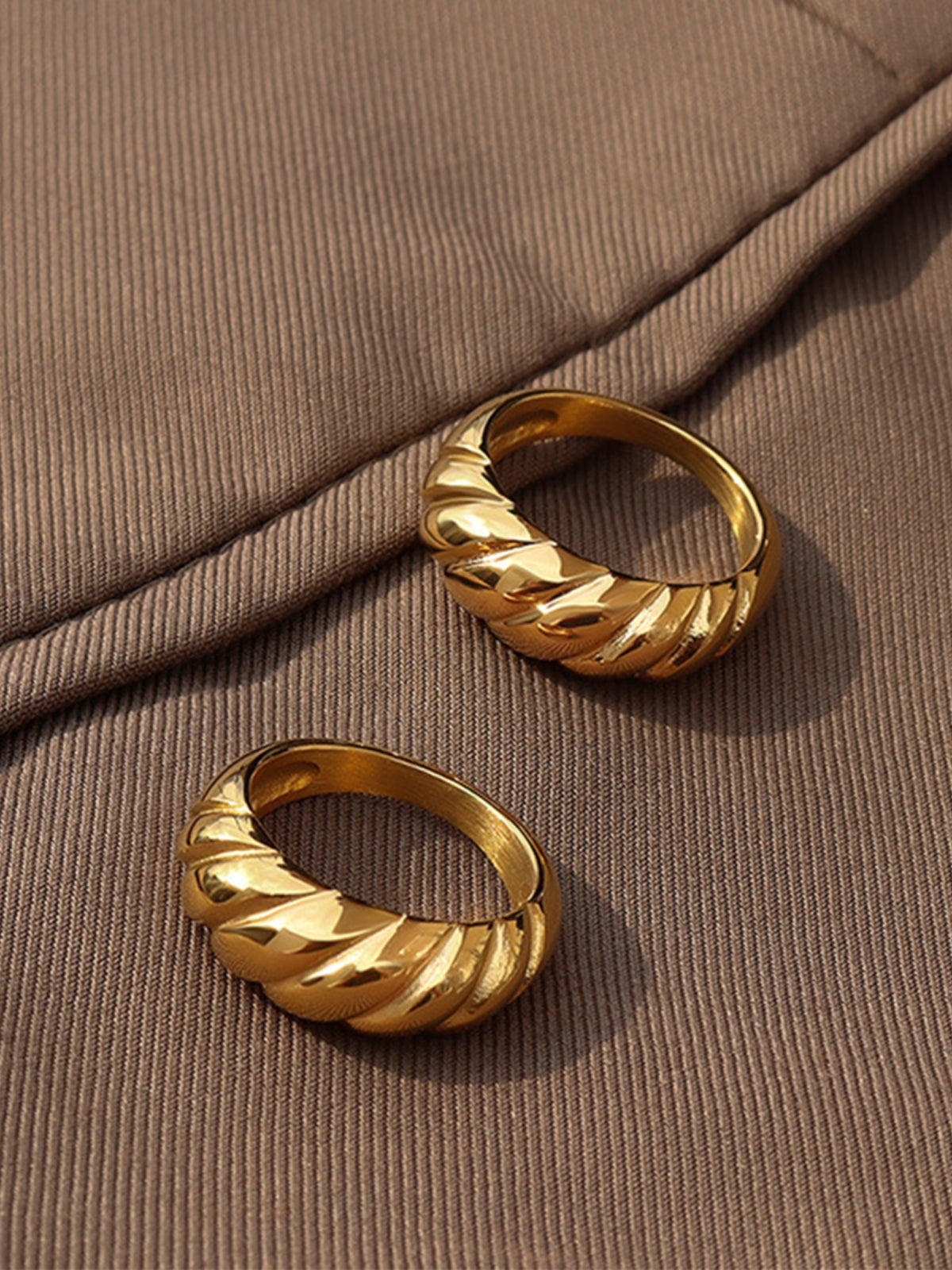 Ribbed Titanium Steel Ring 965a6a79-aee3-4411-bdd4-ef2746edec15-Max Trendsi