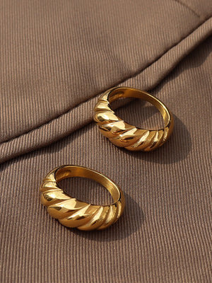 Ribbed Titanium Steel Ring 965a6a79-aee3-4411-bdd4-ef2746edec15-Max Trendsi